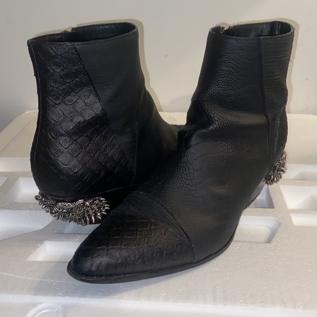 Giuseppe Zanotti Dragon Embossed Chelsea Boots